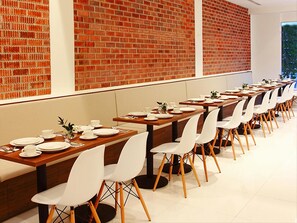 Breakfast and brunch served - Arcadia Hotel (Singapore)