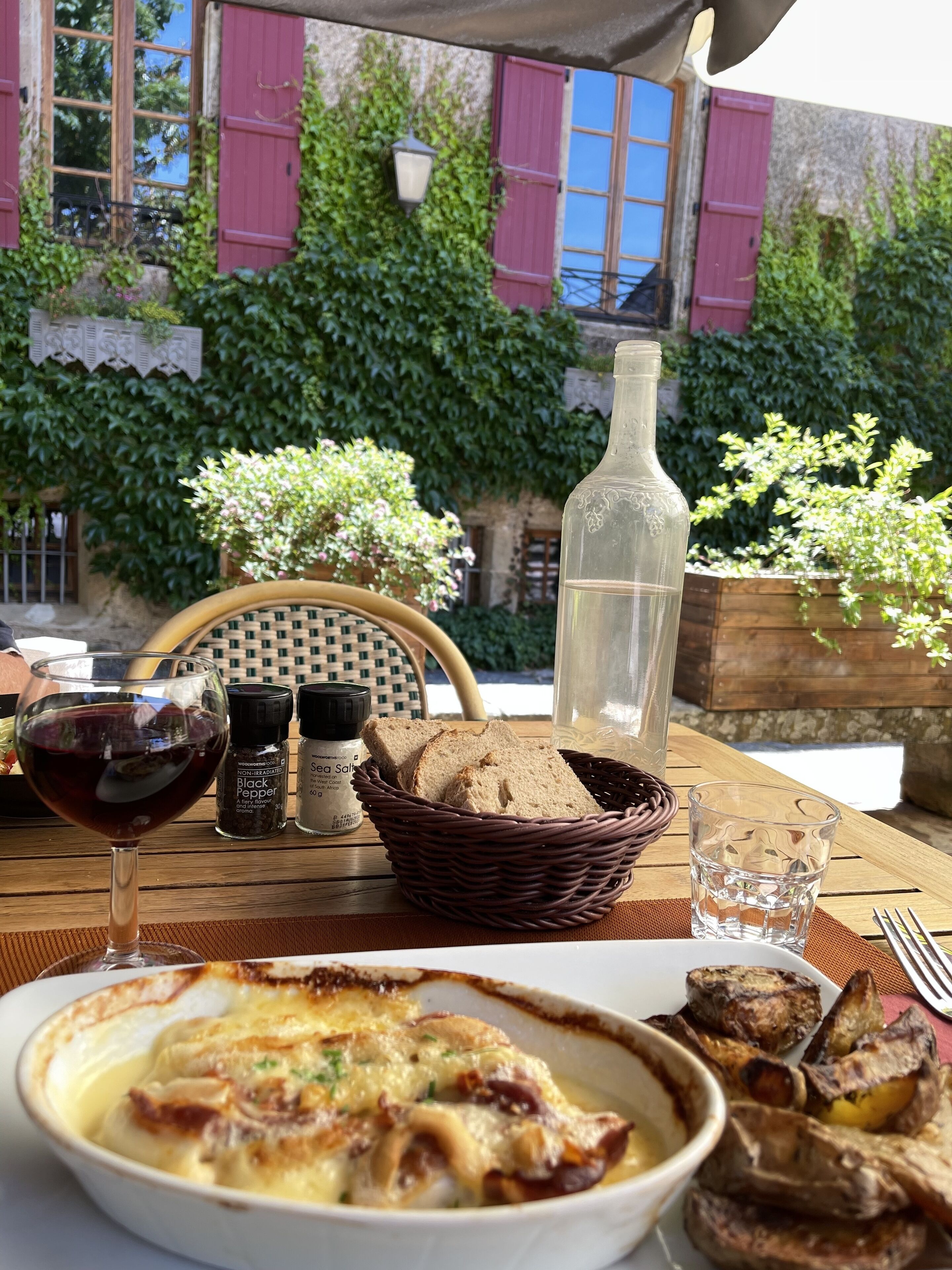 lunch and dinner served, french cuisine