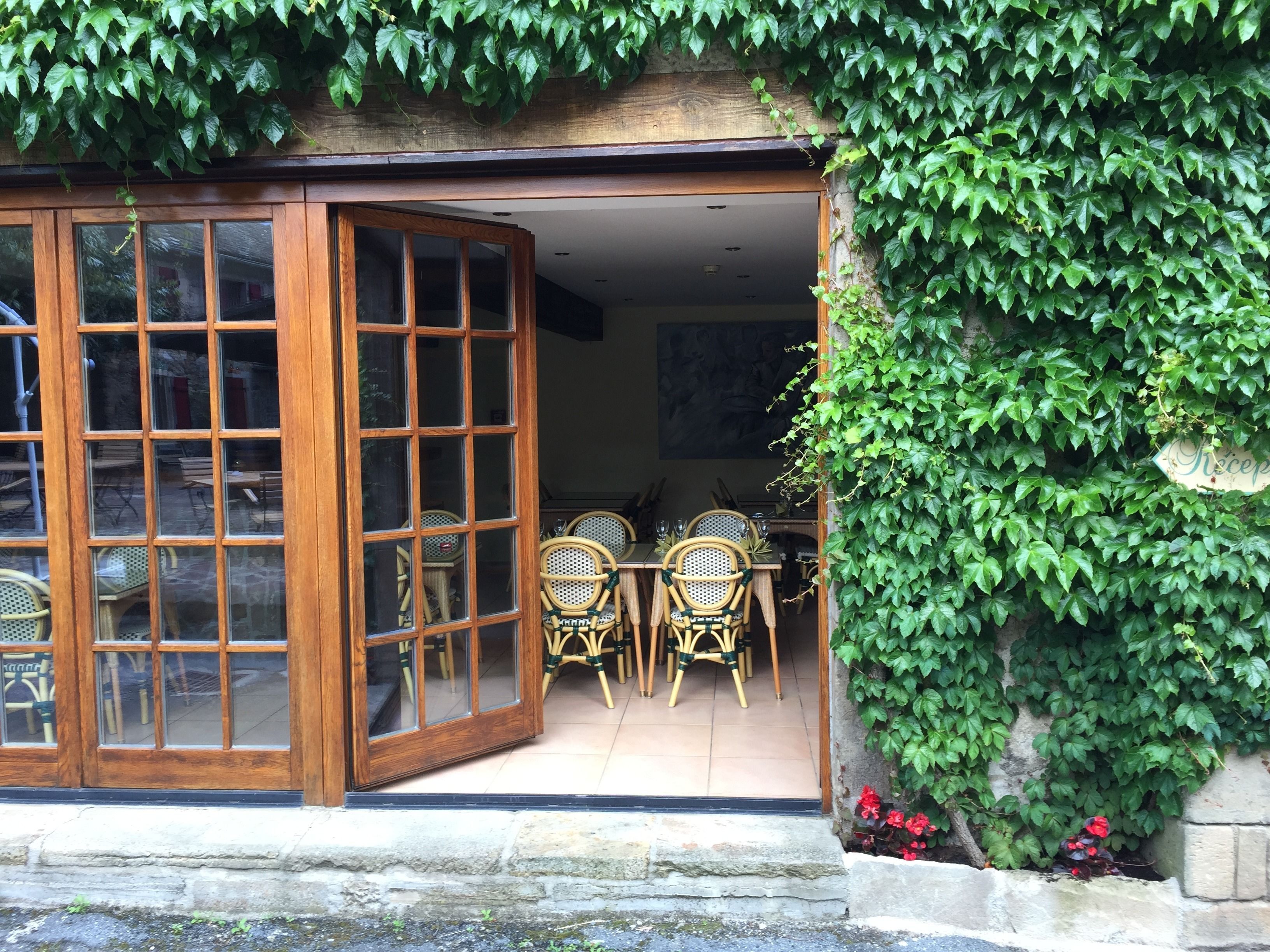 lunch and dinner served, french cuisine