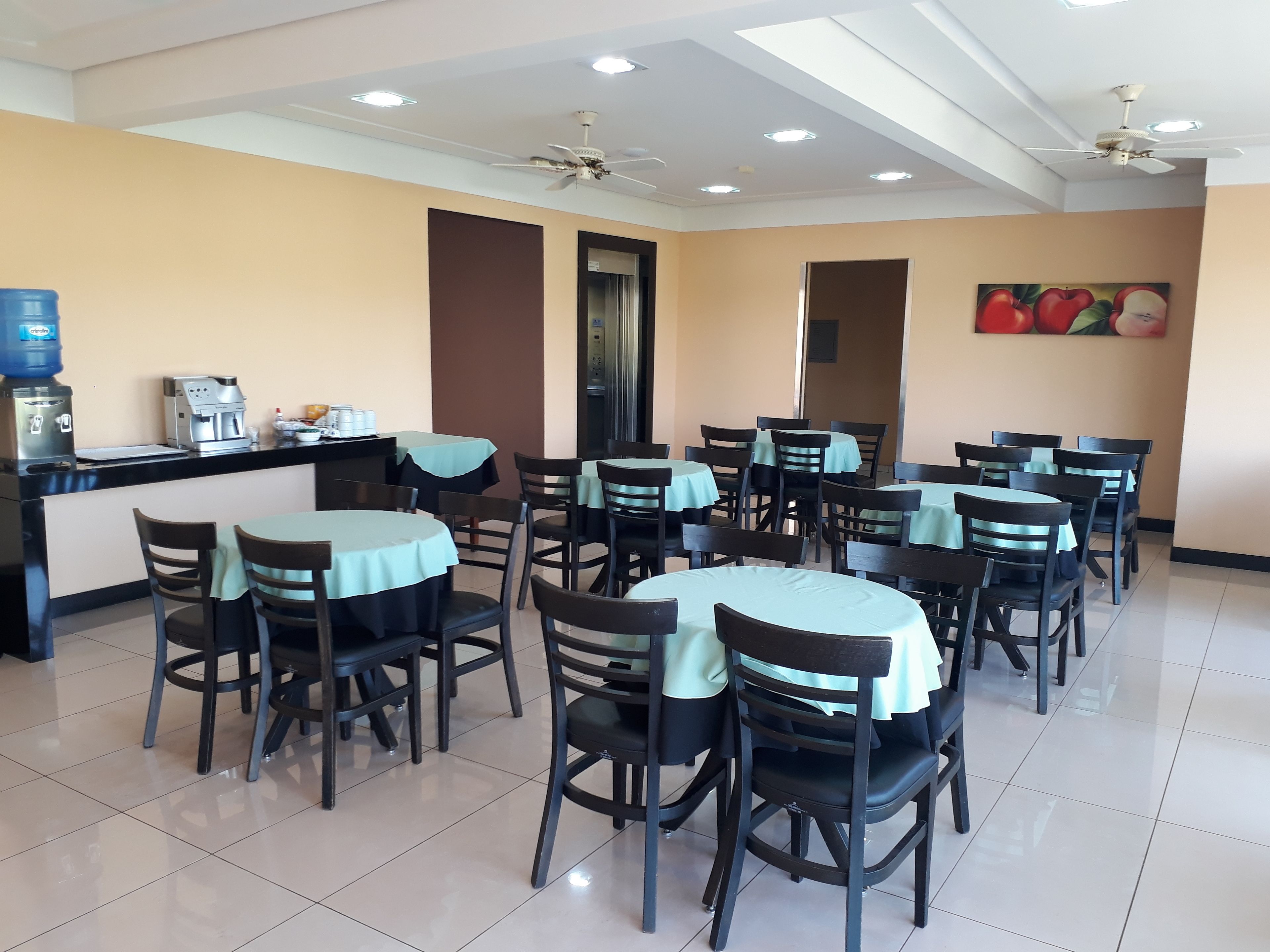 包含每日自助早餐