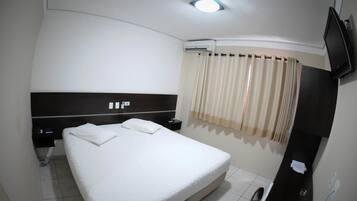 Minibar, bureau, Wi-Fi gratuit, draps fournis