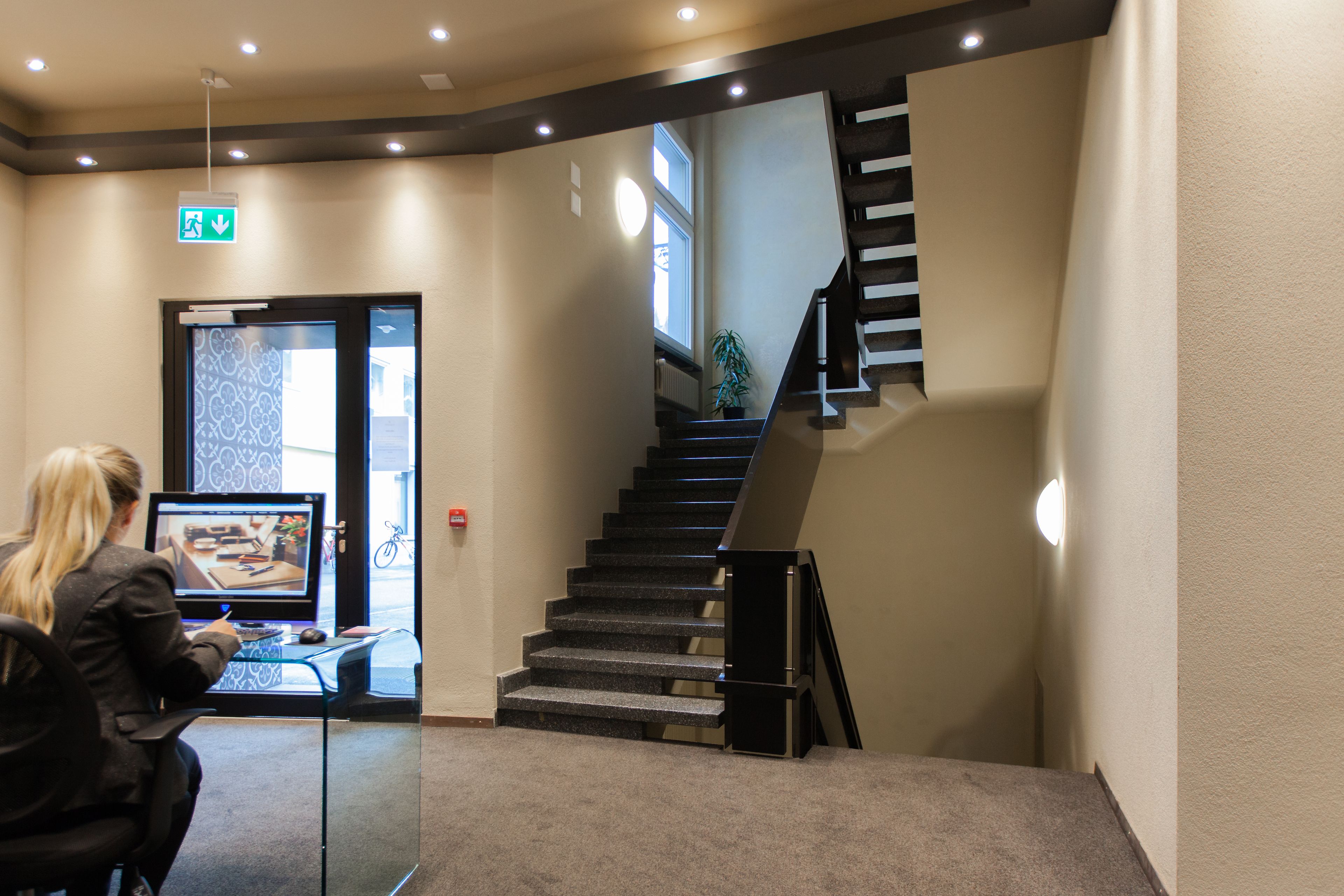 Check-in/check-out kiosk