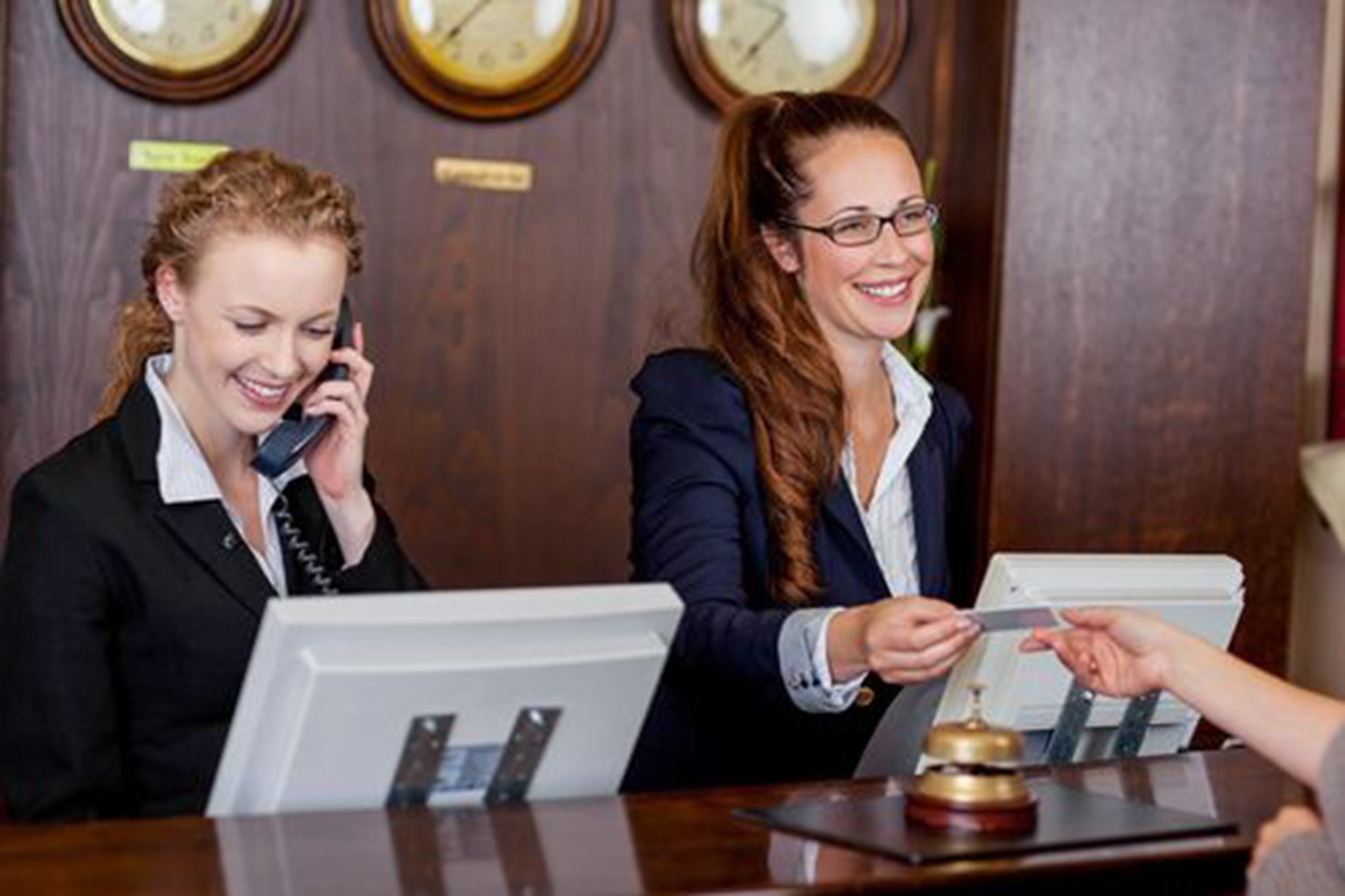 Check-in/check-out kiosk