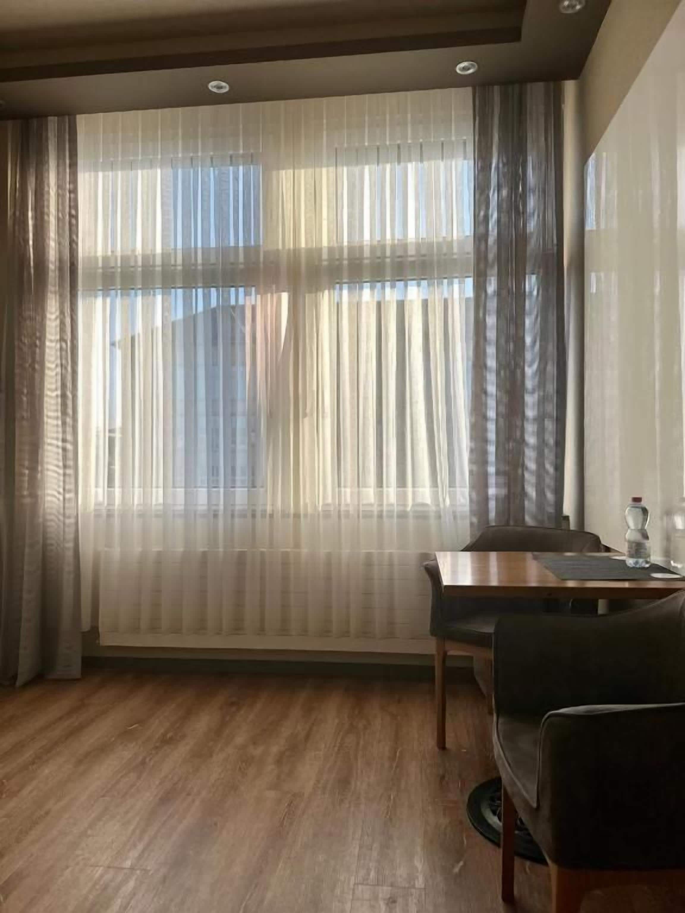 Photo - Plaza Hotel
