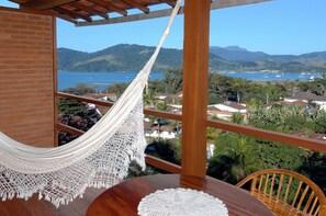 QUARTO DUPLO LUXO COM VARANDA | Minibar, in-room safe, free WiFi, bed sheets - Pousada Morro do Forte (Paraty)