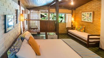 QUARTO TRIPLO COM VISTA DA PISCINA | Minibar, in-room safe, free WiFi, bed sheets