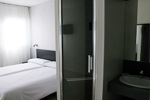 Doppelzimmer | Schallisolierte Zimmer, kostenloses WLAN, Bettwäsche, Rollstuhlgeeignet
