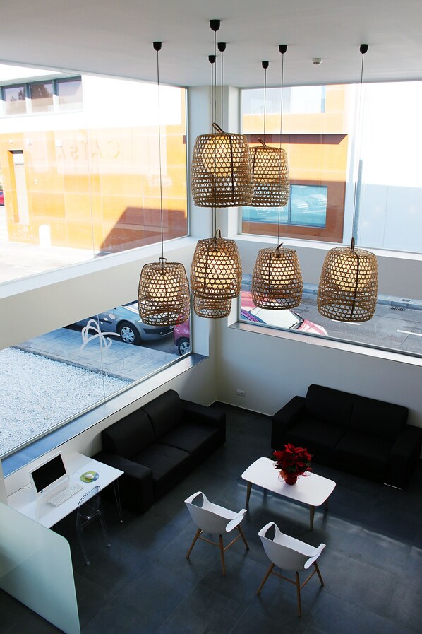 Coin salon dans le hall