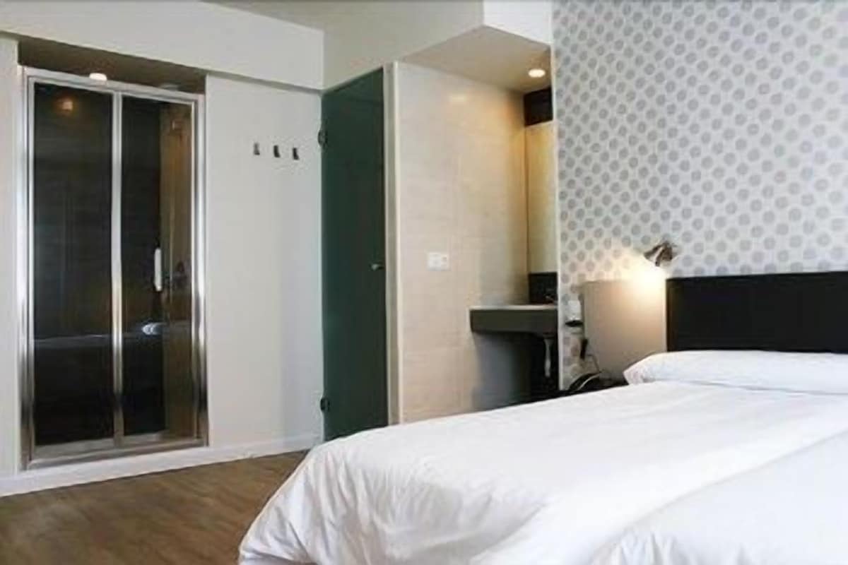 Soundproofing, WiFi (free), bed sheets