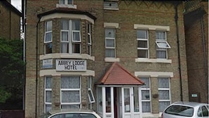 A two-story building with a sign reading "Abbey Lodge Hotel". - Abbey Lodge (London)