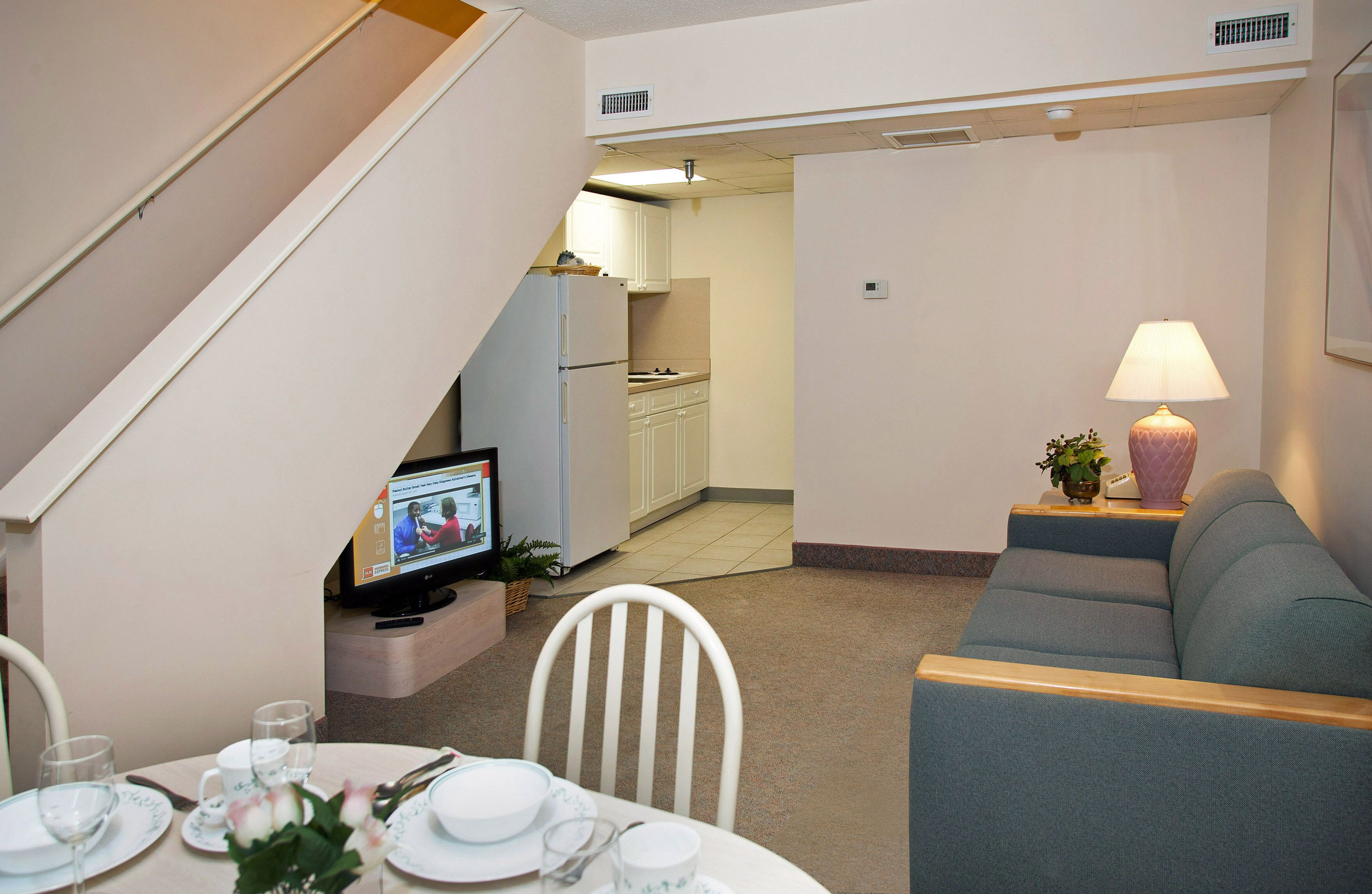 family townhome, 2 bedrooms, partial ocean view (g2) | living area | flat-screen tv