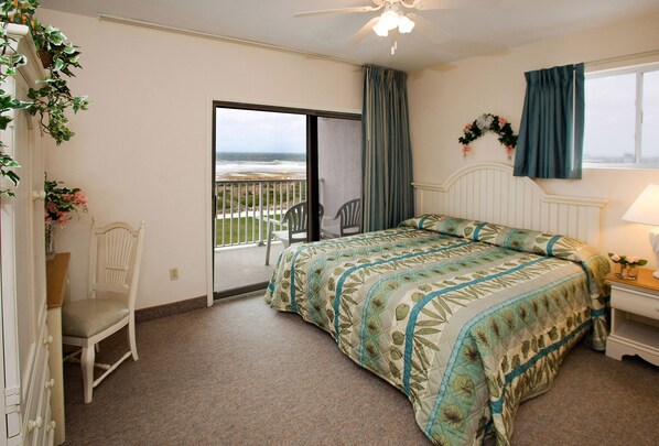 Family Townhome, 3 Bedrooms, Oceanfront (G)