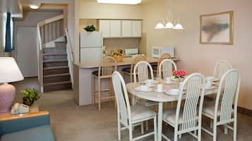 Family Townhome, 3 Bedrooms, Oceanfront (G) | Living area | Flat-screen TV