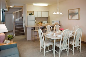 Family Townhome, 3 Bedrooms, Oceanfront (G) | Living area | Flat-screen TV - Lotus Inn (Wildwood Crest)