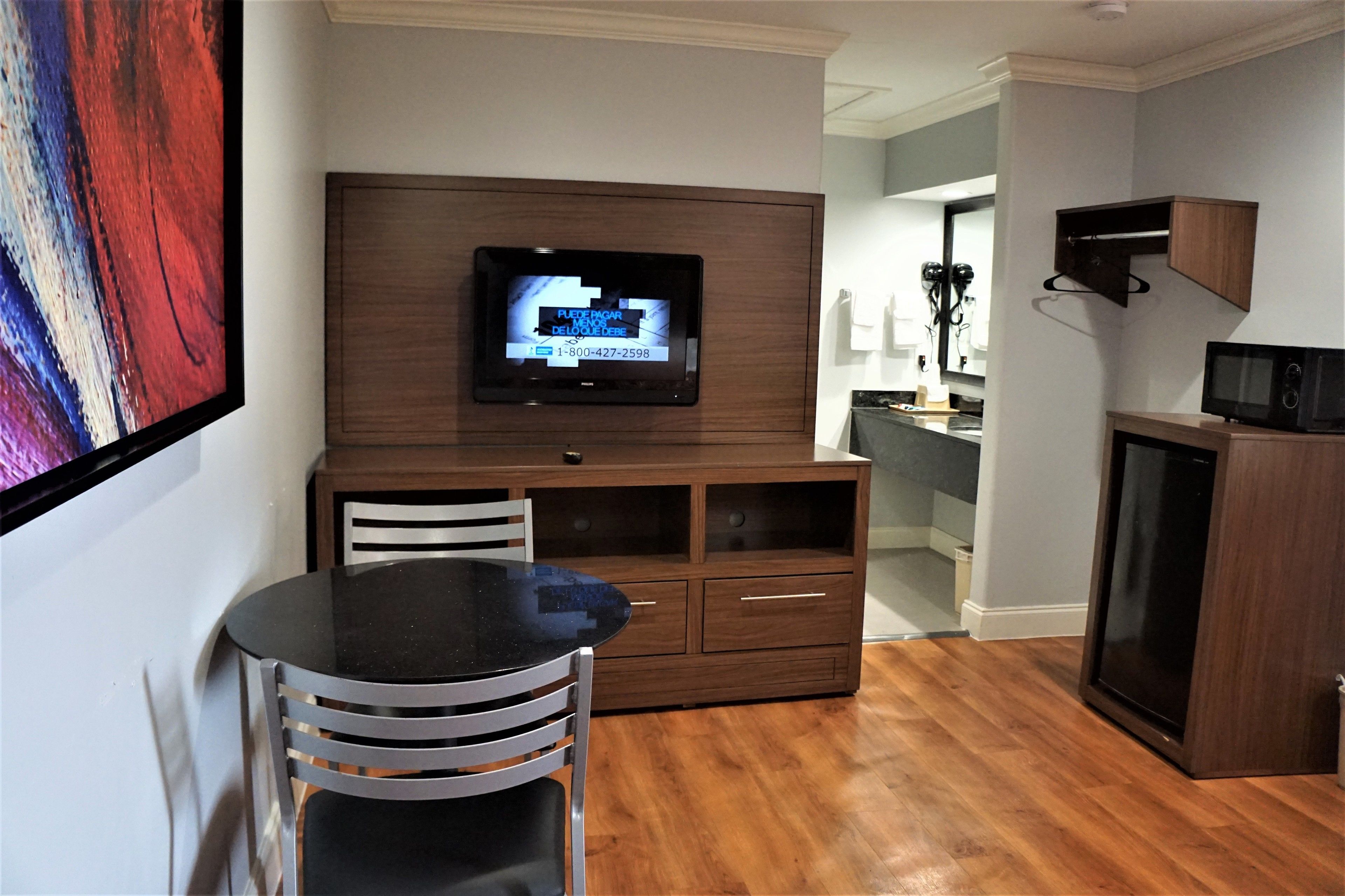 Standard Room, 1 King Bed | Room amenity