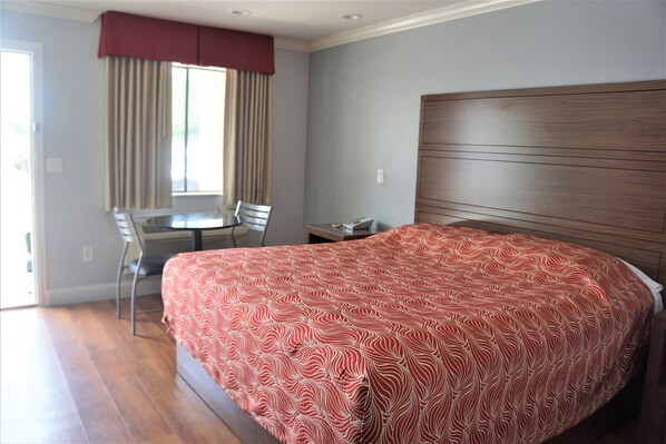 Standard Room, 1 King Bed | Iron/ironing board, free WiFi, bed sheets - Palace Inn - Antoine (Houston)