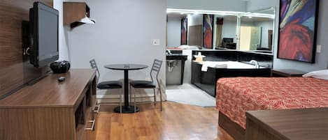 Standard Room, 1 King Bed, Jetted Tub | Room amenity