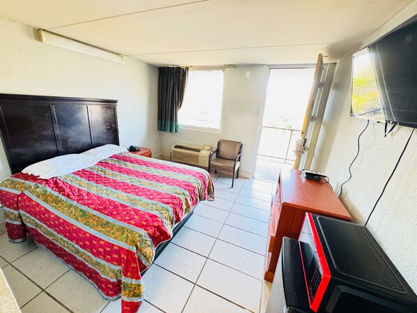 Desk, soundproofing, free WiFi