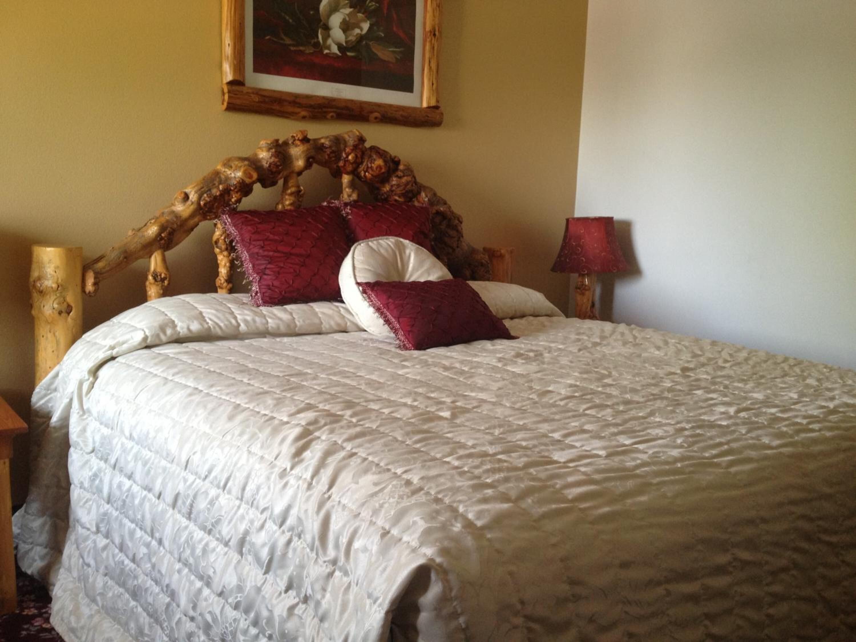 premium bedding, desk, free wifi, bed sheets