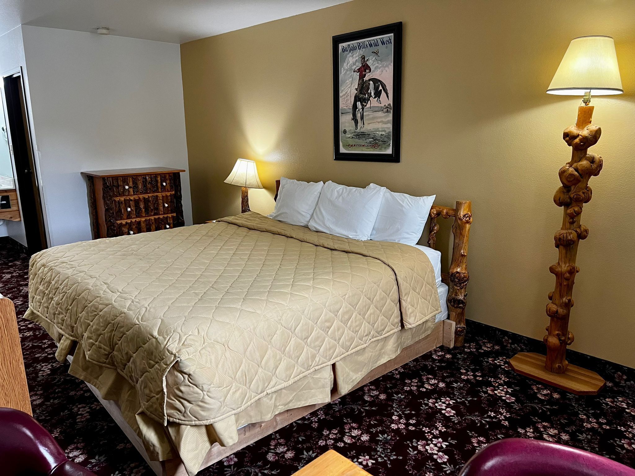 single room, 1 queen bed | premium bedding, desk, free wifi, bed sheets
