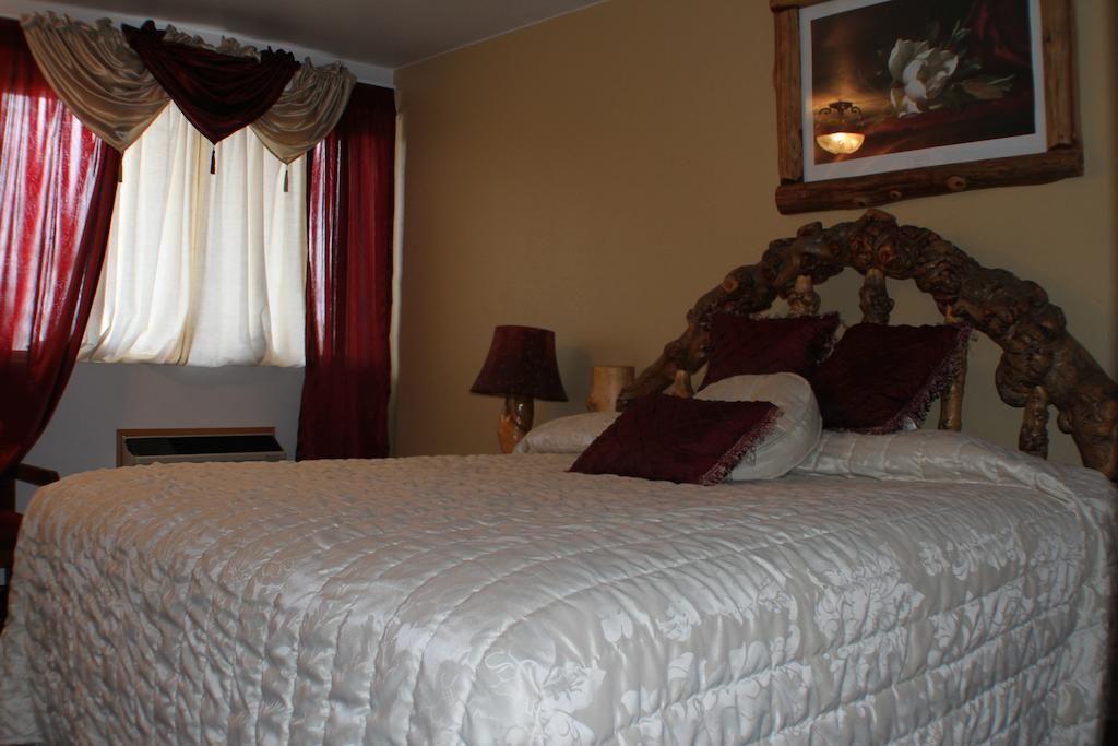 premium bedding, desk, free wifi, bed sheets