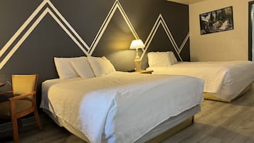 基本客房, 2 張加大雙人床 | 熨斗/熨衫板、免費 Wi-Fi、床單、方便輪椅出入