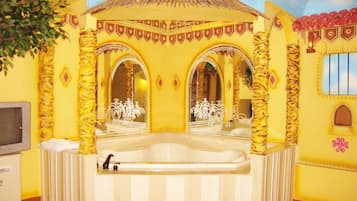 Baignoire et douche séparées, baignoire à jets, serviettes fournies