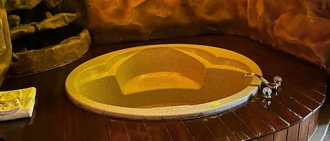 Deluxe Room, 1 King Bed, Non Smoking | Free WiFi, bed sheets