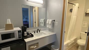 Standard Room, 1 Queen Bed | Bathroom | Shower, free toiletries, towels