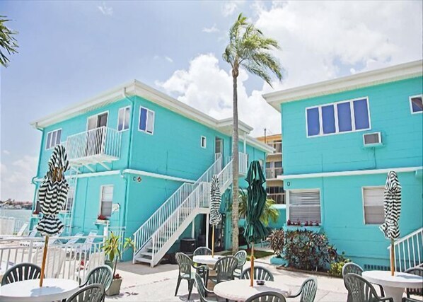 Property grounds - The Coral Resort (Clearwater Beach)