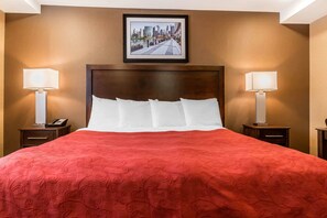 Standard Room, 1 King Bed, Non Smoking | Desk, free WiFi, bed sheets, alarm clocks - Rodeway Inn Chicago - Evanston (Chicago)