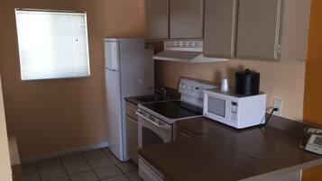 Standard Room, 2 Bedrooms | Dapur peribadi