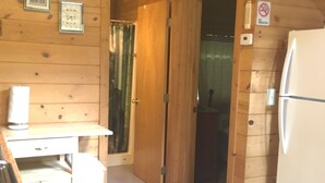 Basic-hytte - 2 soveværelser | Privat køkken