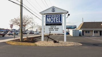 A motel sign with a nautical theme, including an anchor and a boat.