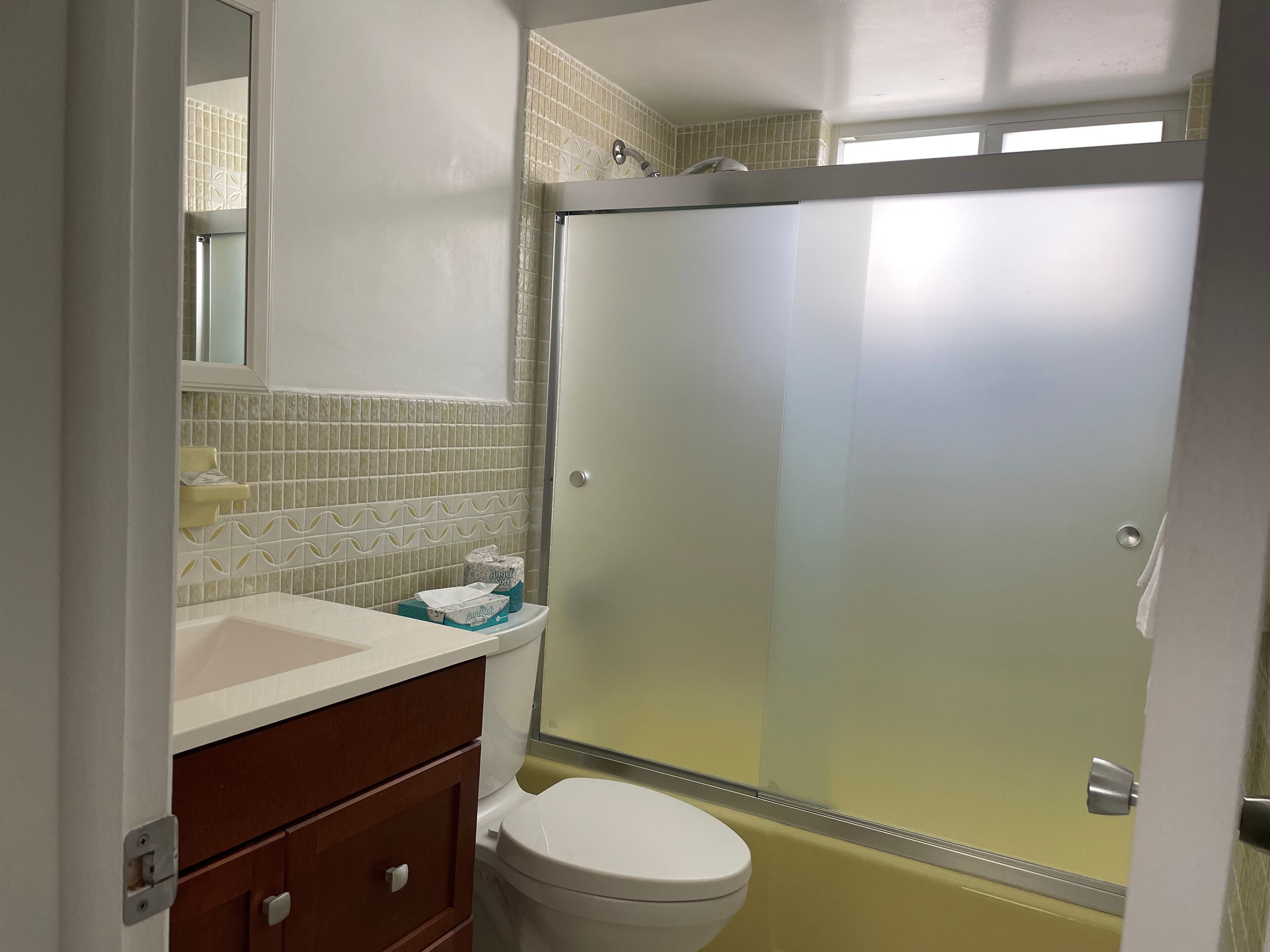 superior apartment | bathroom | shower, towels
