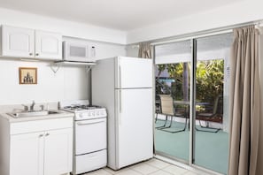 Superior King | Private kitchen | Fridge, microwave, coffee/tea maker, toaster