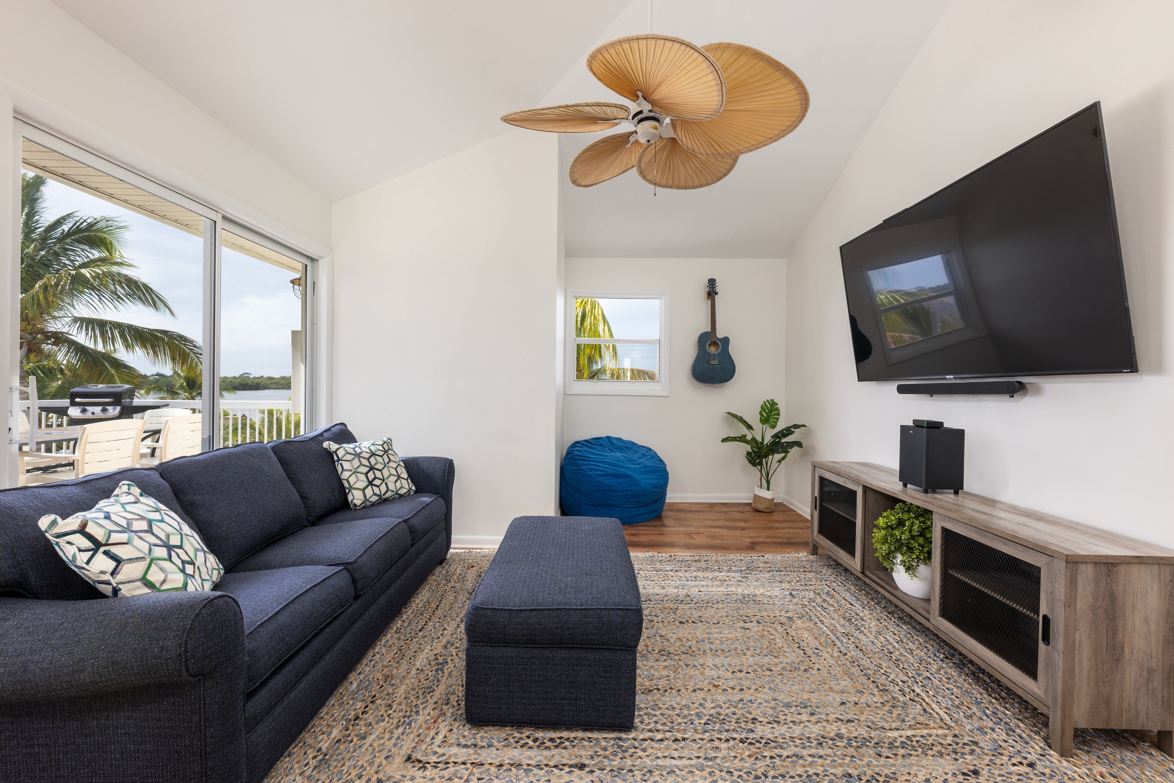 superior suite | living area | 40-inch flat-screen tv with cable channels, tv