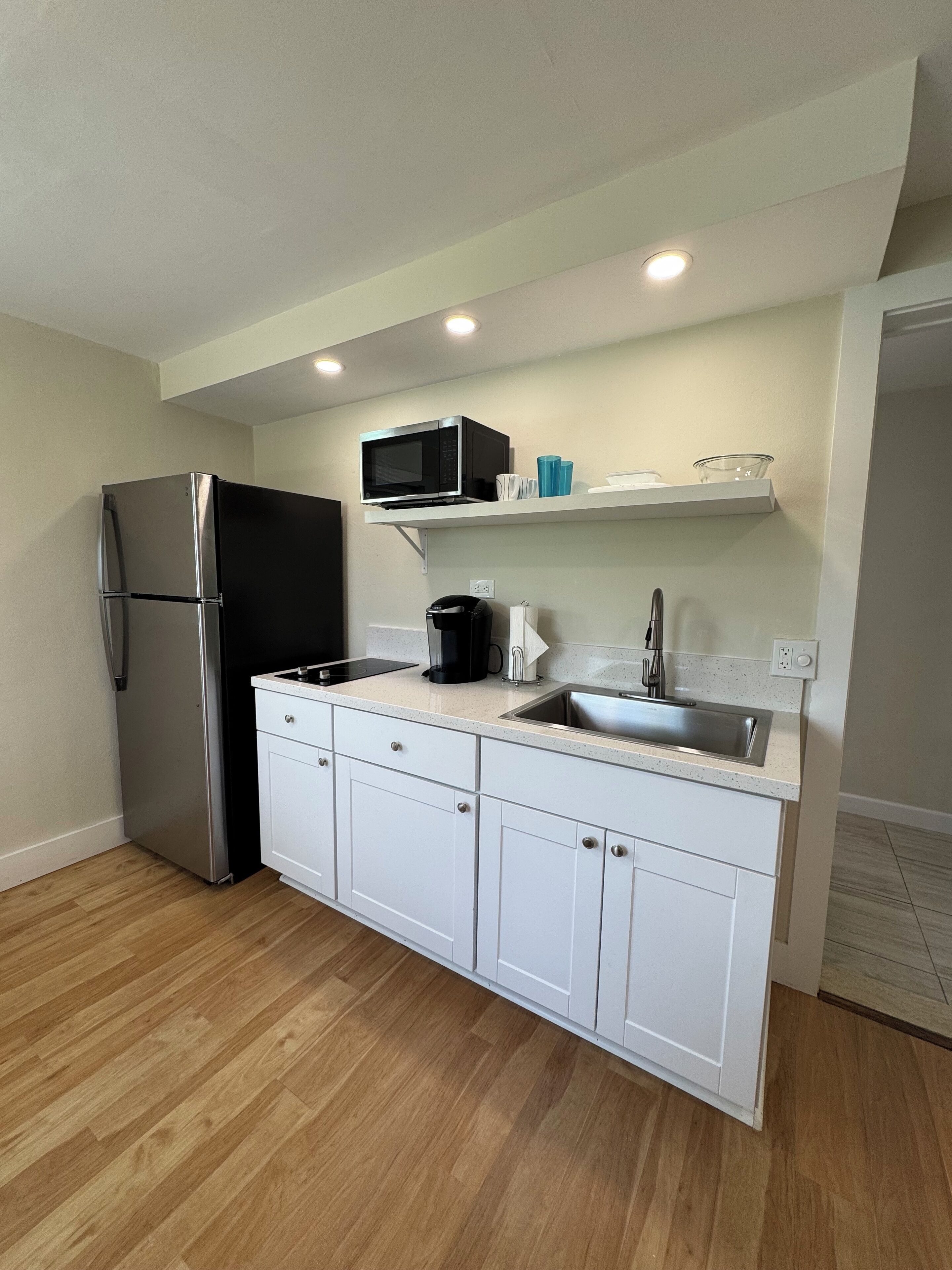 queen suite sea view | private kitchen | fridge, microwave, coffee/tea maker, toaster