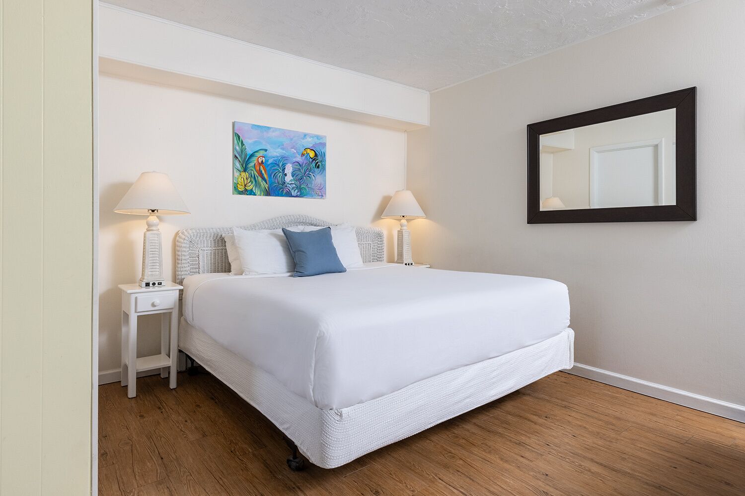 Tabla de planchar con plancha, wifi gratis y ropa de cama 