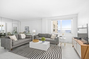 尊贵公寓, 2 间卧室, 海滩景观, 海滨 | 高档床上用品、特色装修、特色家居、办公桌