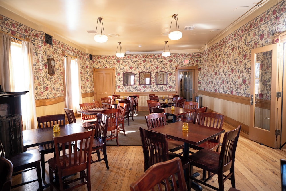 Weatherford Hotel by null