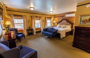 Deluxe-huone | Pimennysverhot, silitysrauta/-lauta, ilmainen Wi-Fi, vuodevaatteet