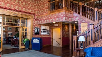 Coin salon dans le hall