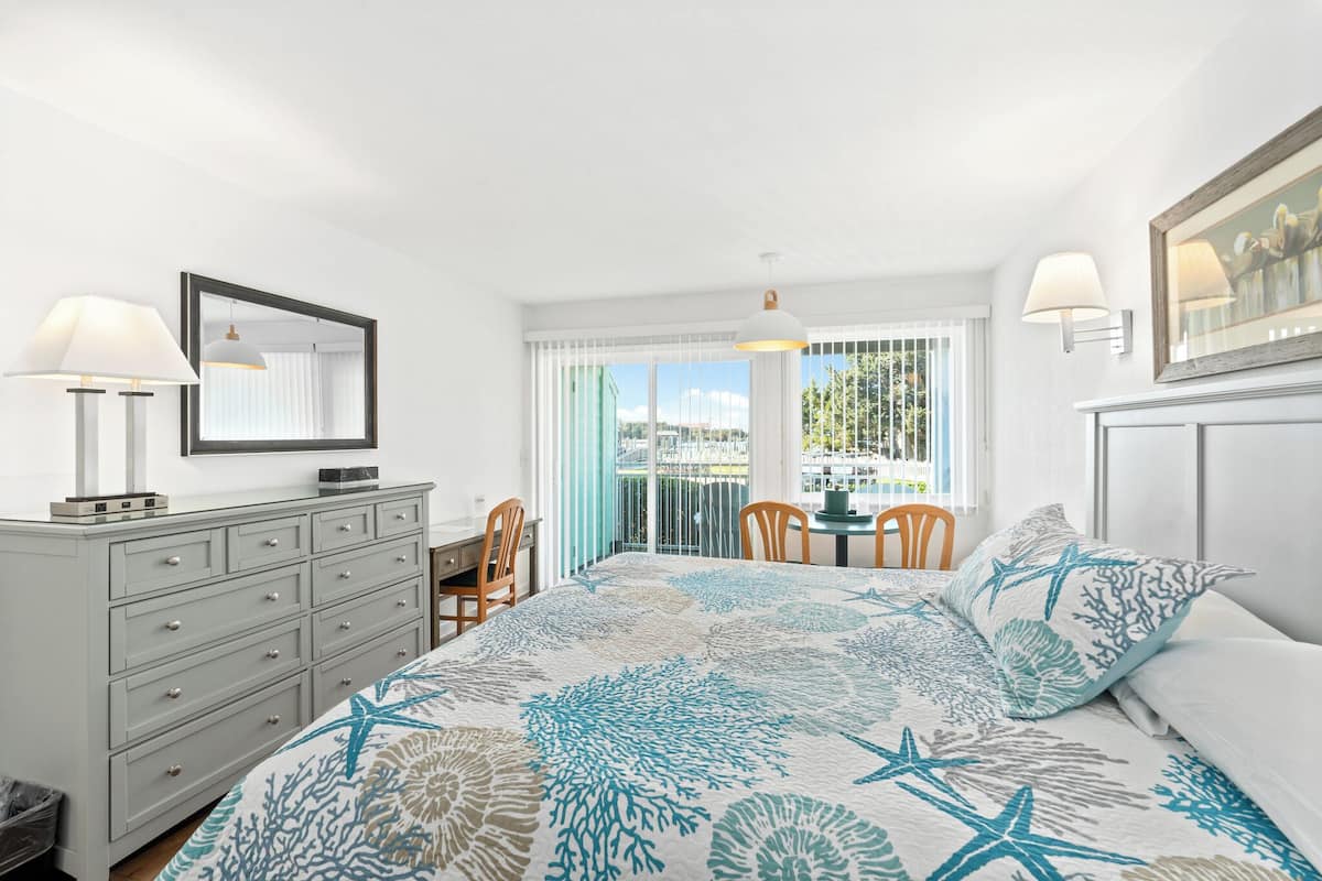 Standard Room, 1 Bedroom, Non Smoking (1st FL Harborfront King, Private Deck)