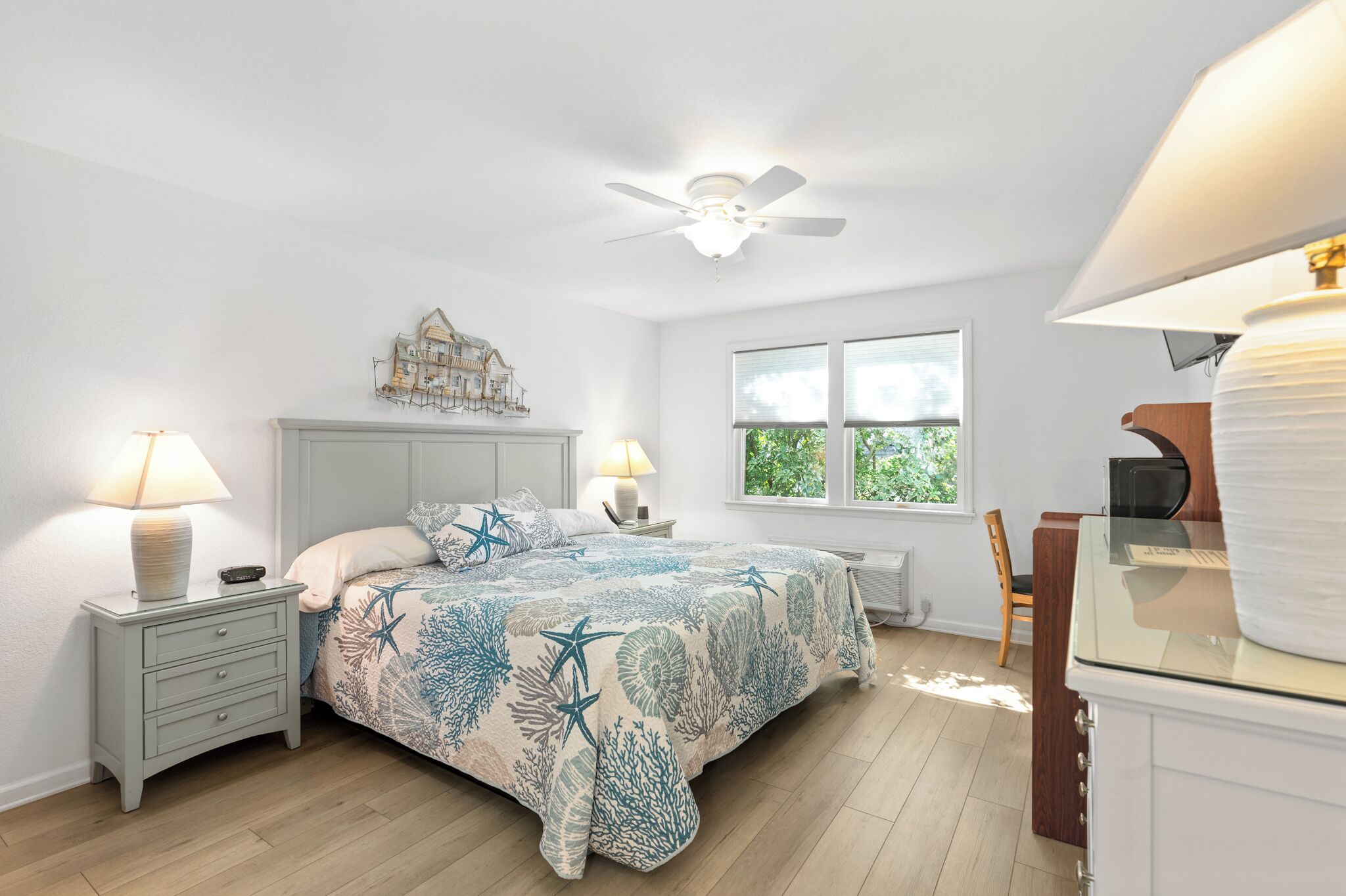 Standard Room, 1 Bedroom, Non Smoking (Handicap King, Non-Harborfront)