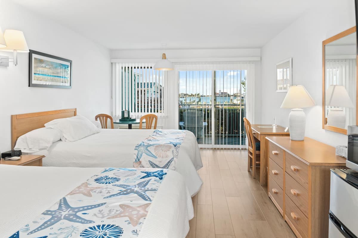 Standard Room, 1 Bedroom, Non Smoking (1st FL Harborfront 2 Qn, Private Deck) | Living area