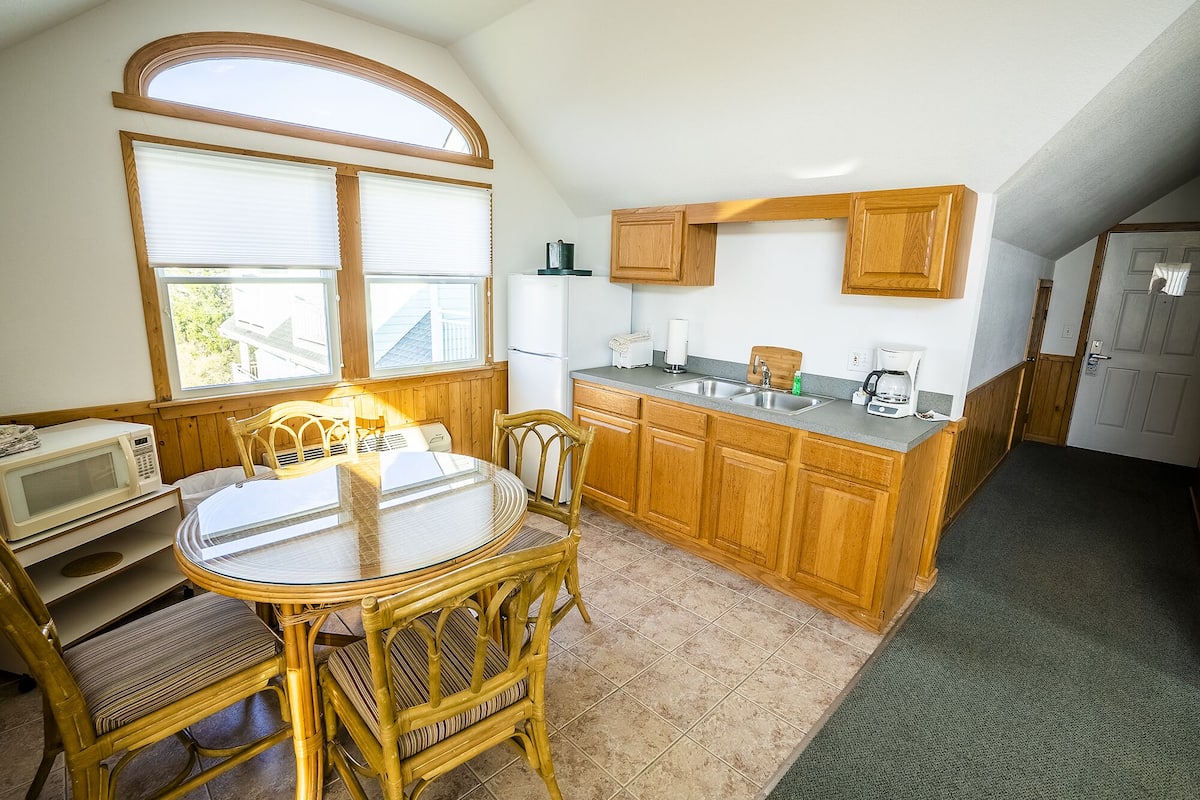 Standard Suite, 1 Bedroom, Non Smoking (Suite 305, Private Deck, Harbor Front) | Private kitchen