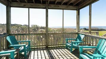 Standard House, 2 Bedrooms, Non Smoking, Bay View (Margaritaville (Annex)) | Terrace/patio