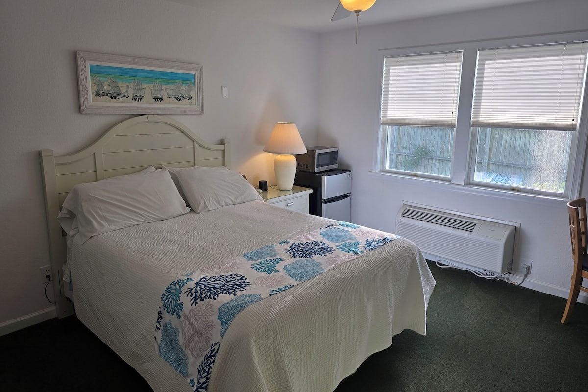Standard Room, 1 Bedroom, Non Smoking (Handicap Queen, Non-Harborfront)
