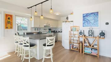 Standard House, 2 Bedrooms, Non Smoking, Bay View (Margaritaville (Annex)) | Private kitchen | Fridge, microwave, coffee/tea maker